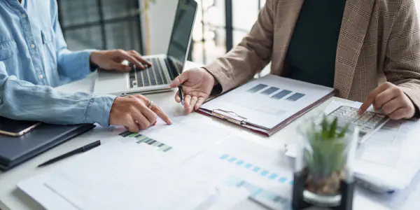 featured image Como a análise de padrões de assiduidade apoia decisões de staffing